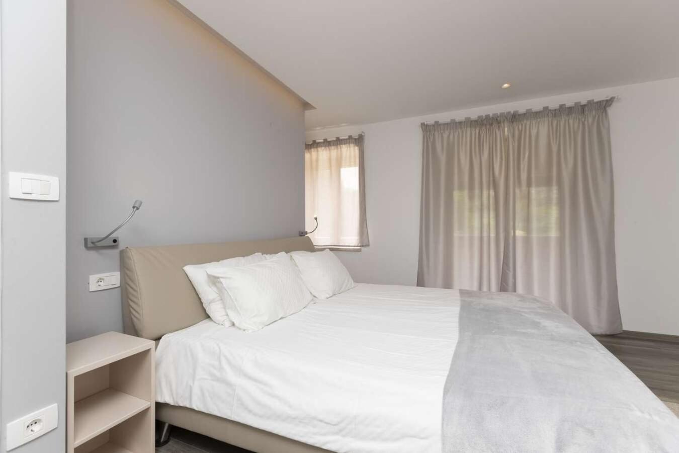 Villa Viscum In Central Istria For 8 Persons With Large Garden - Pet Friendly Pazin Εξωτερικό φωτογραφία