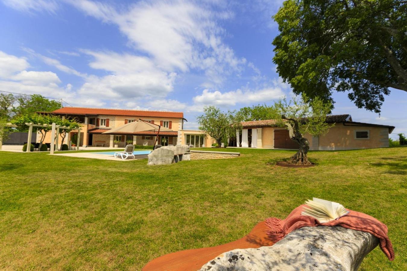 Villa Viscum In Central Istria For 8 Persons With Large Garden - Pet Friendly Pazin Εξωτερικό φωτογραφία