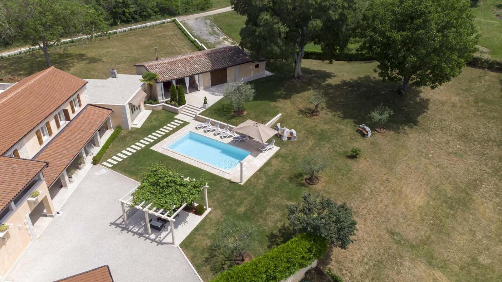 Villa Viscum In Central Istria For 8 Persons With Large Garden - Pet Friendly Pazin Εξωτερικό φωτογραφία