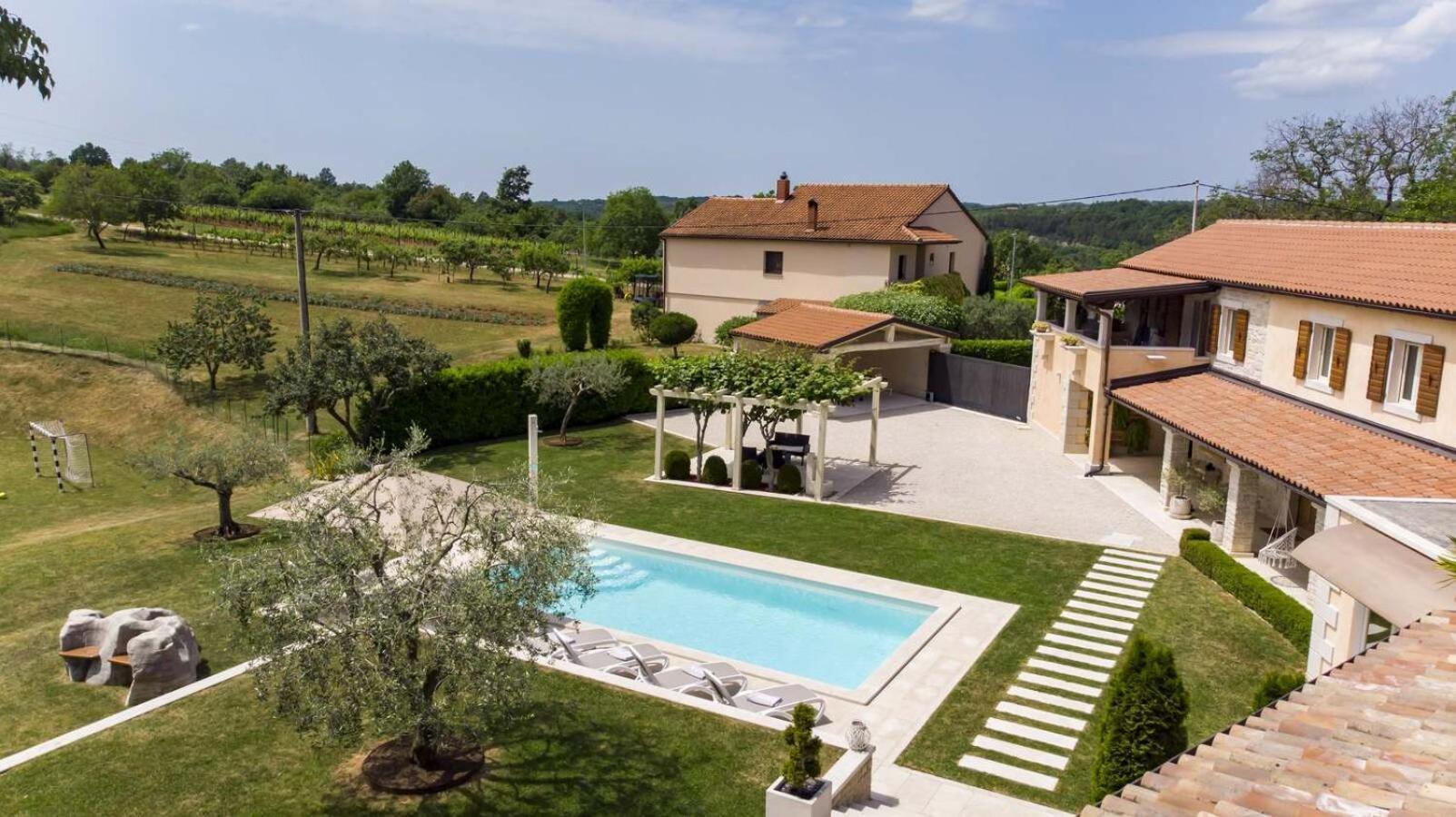 Villa Viscum In Central Istria For 8 Persons With Large Garden - Pet Friendly Pazin Εξωτερικό φωτογραφία