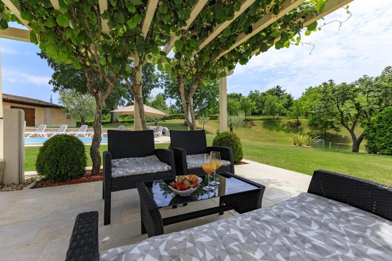 Villa Viscum In Central Istria For 8 Persons With Large Garden - Pet Friendly Pazin Εξωτερικό φωτογραφία