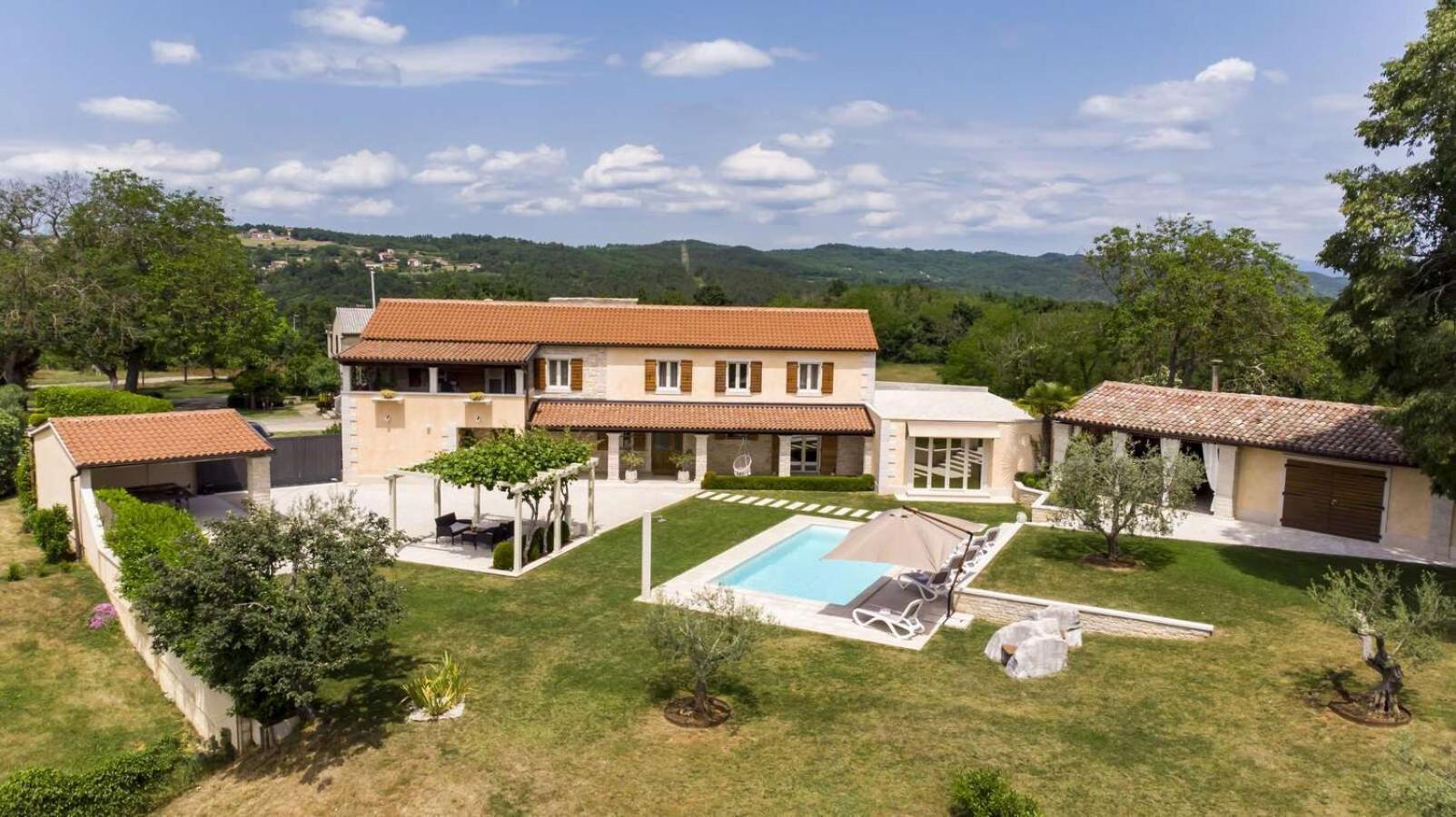 Villa Viscum In Central Istria For 8 Persons With Large Garden - Pet Friendly Pazin Εξωτερικό φωτογραφία